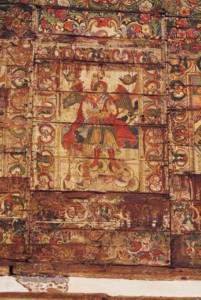 FOTOGRAFÍA - Parte de las pinturas simbólicas y decorativas barrocas del artesonado de templo de Tupátaro.