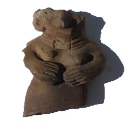 Torso femenino de Barro.